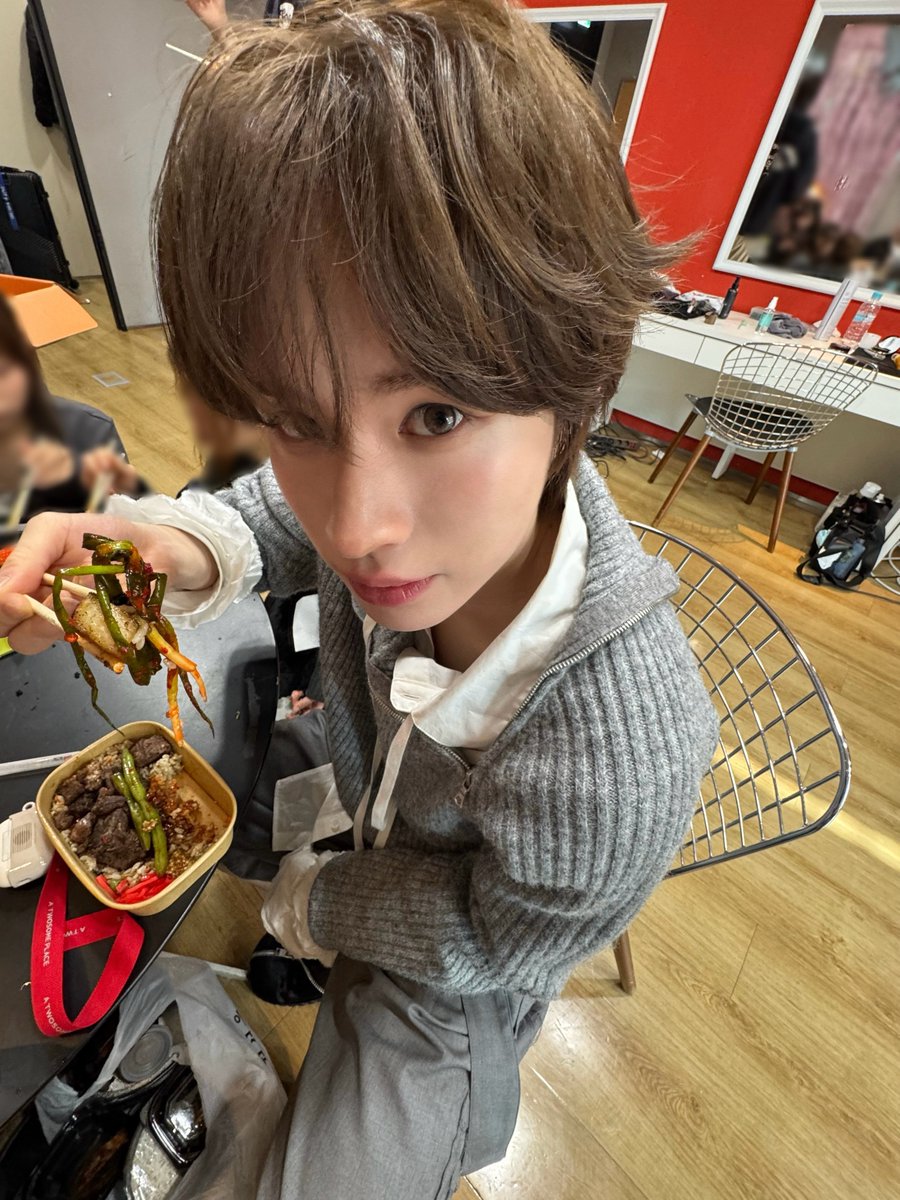 notyournoahs's tweet photo. ⠀ 

ㅤ✎「  #2GETHER47   」
⤹  💬  ；𝒇𝒓𝒐𝒎 𝗡𝗢𝗔𝗛 🐤

Birthday plot twist: Sike!🌽❌
Corn was just a joke, guys. We’re going out for a big family lunch! But before we leave, 밥 먹자... just a little warm-up to prep my stomach for the battlefield😋🔥

(@OFCTWG @NATIONFFICIAL) 

⠀