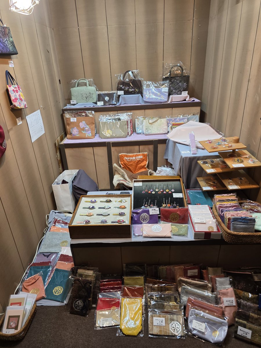 saiga0130's tweet photo. 浅草・平成中村座本日から初日です

浅草茶屋のブースでお土産やお弁当を

販売しております

１ヶ月間ブースの責任者をさせていただきます

写真は今週の職人さんブースの商品です

2026年10月に開催される浅草・平成中村座「十 月大歌舞伎」の主な出演者は、中村勘九郎、中村七之助、中村勘太郎、中村長三郎、中村鶴松の中村屋勢 を中心に、中村芝、中村扇雀、中村治郎、片岡仁左衛門(特別出演)

浅草平成中村座2026年