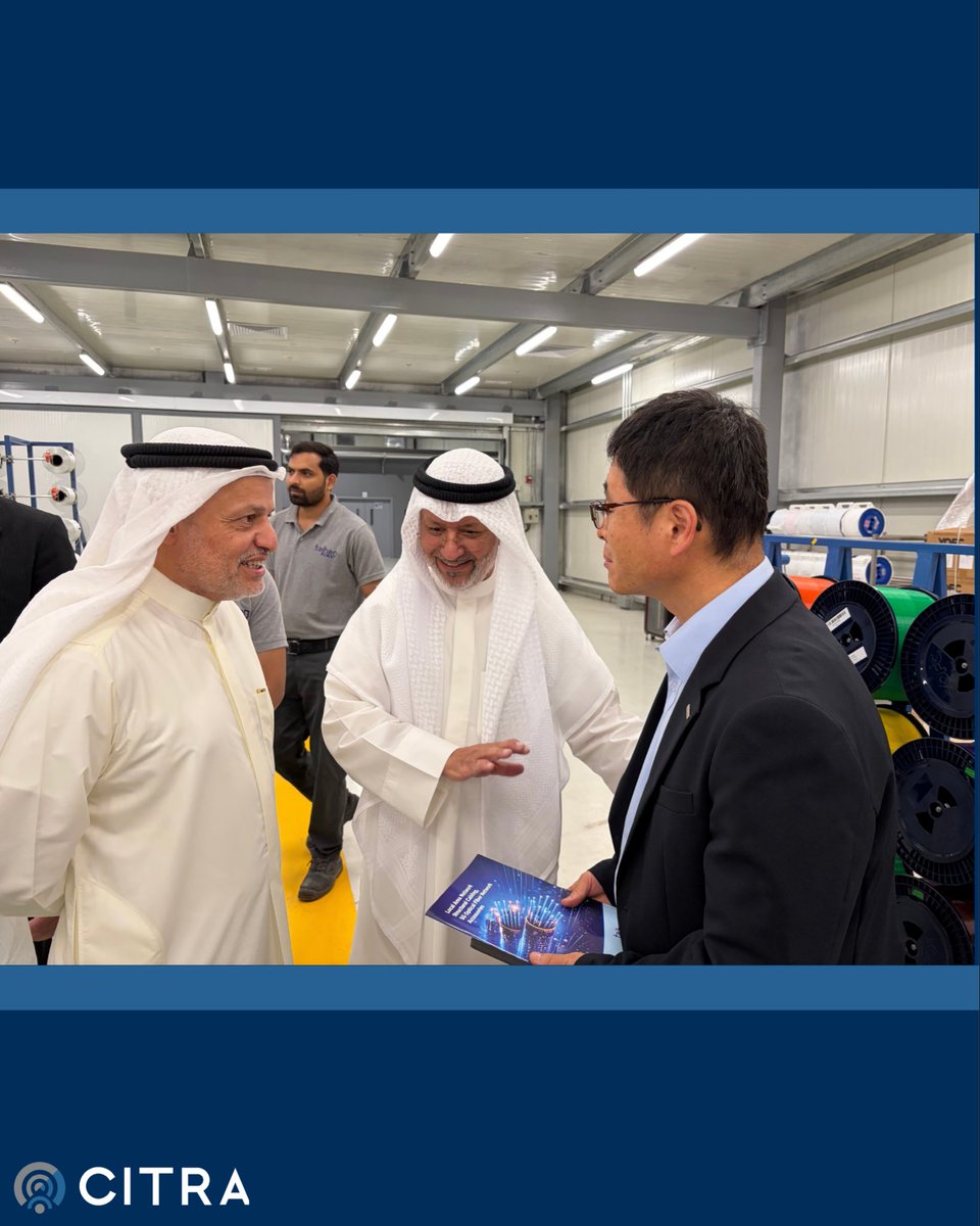 CitraKuwait's tweet photo. قام سعادة رئيس مجلس إدارة الهيئة د. خالد الزامل، يرافقه وفد من الهيئة، بزيارة مصنع «تايهان الكويت» لكابلات الألياف البصرية في ميناء عبدالله، للاطلاع على عمليات التصنيع واختبارات الجودة. وأكد أهمية الإنتاج المحلي في دعم شبكات الاتصالات وتنويع مصادر التوريد وتعزيز القدرات الصناعية.

#citrakuwait