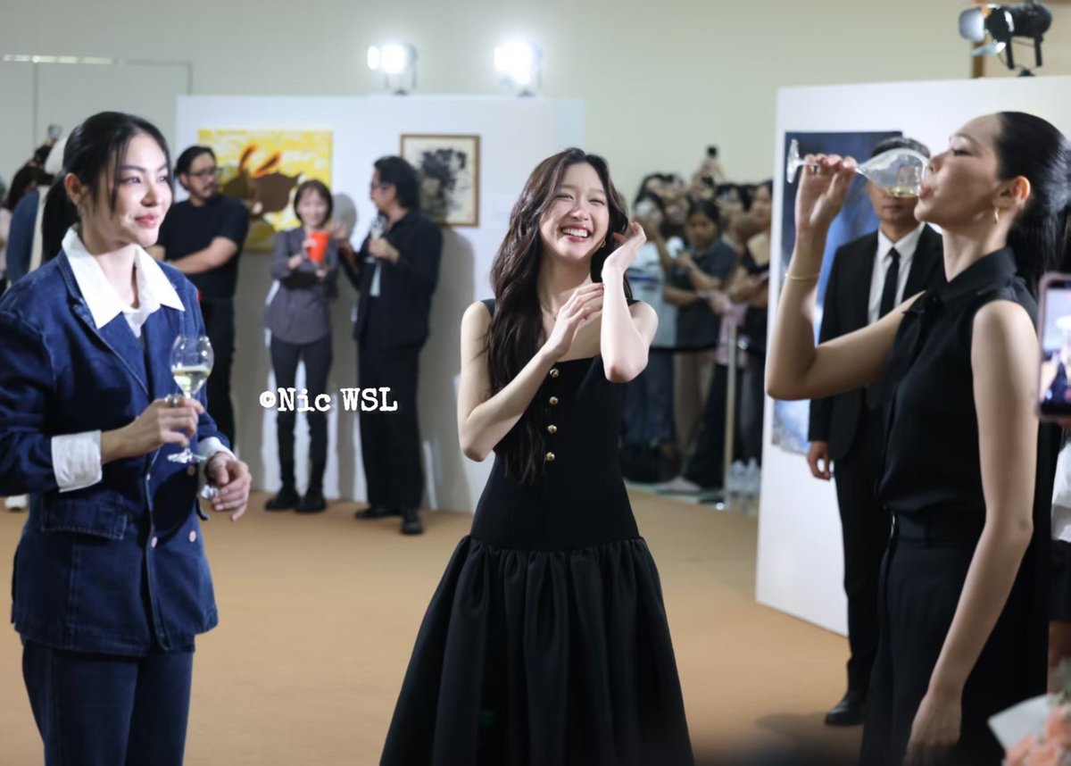 im_myouison2's tweet photo. "THE WORLD OF THE MARRIED" Kdrama scene 😂 

FAYEATOM BAZAAR ART MOMENTS
#BAZAARArtxFayeAtom https://t.co/7clvBjjlKh