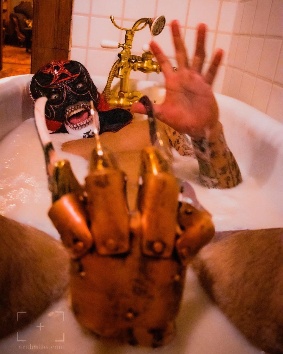 ungodlyrollins's tweet photo. happy 1st day of October 🎃 https://t.co/AJQjoBFiEa