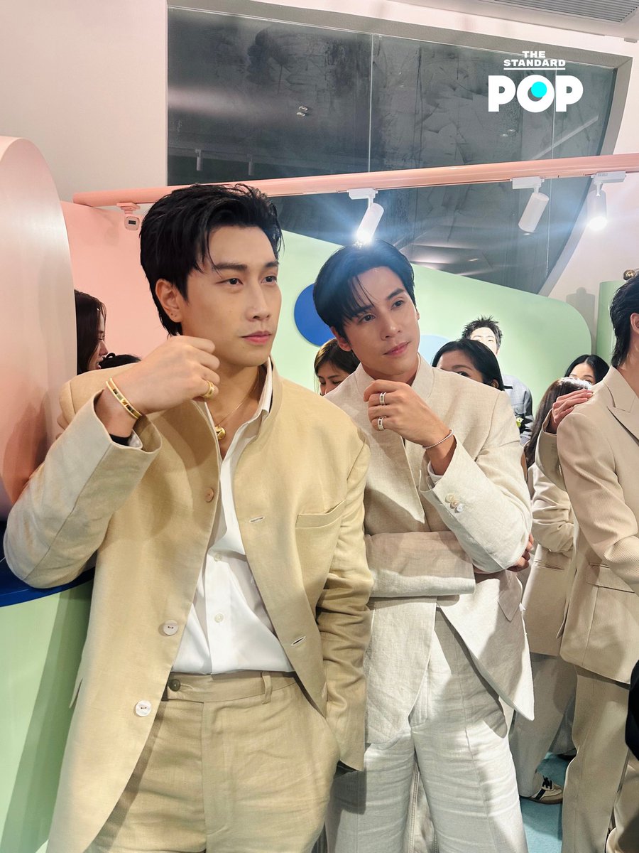 TheStandardPOP's tweet photo. โมเมนต์ของ 2 หนุ่ม ‘เจษ-ไบเบิ้ล’ ที่งาน Perlée Pop-Up Bangkok จากแบรนด์เครื่องประดับ Van Cleef &amp; Arpels ที่ป๊อปอัพแห่งนี้จะเปิดตั้งแต่วันที่ 1-18 ตุลาคม ณ Préf Café &amp; Bar
.
#VCAPerleeTH 
#VCAPerlee 
#VanCleefArpels 
#jesjpp
#BibleWichapas
@vancleefarpels @jesjpp @biblesumett https://t.co/oZ1mgmDmM9