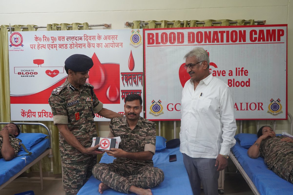 gcgwl's tweet photo. GC GWL CRPF organised Blood Donation camps at GC hospital under supervision of Sh. R.K. Nigam, DIG GC GWL. Officers &amp; Jawans of GC GWL, CTC GWL and 244 Bn CRPF donated blood to Indian Red Cross society Gwalior.
@crpfindia https://t.co/UG4MovsbRt