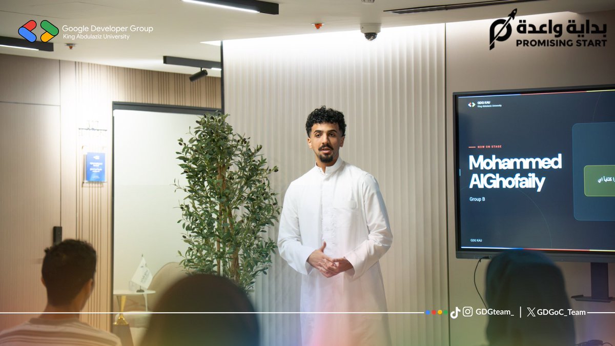 gdgoc_team's tweet photo. أُقيمت ورشة Own the Stage، لتطوير مهارات الحضور والتواصل والتعبير، من خلال أنشطة وتطبيقات تفاعلية جمعت بين التعلّم والتجربة.

نستعرض لكم جانبًا من أبرز محطات الورشة التي جمعت بين المعرفة والتطبيق🚀🎤.

ونقدر شراكتنا مع @pRmiSingStart التي أسهمت في دعم الورشة واتاحت لنا بيئة مناسبة للتعلم والتفاعل وتطوير المهارات⭐️.

#المسرح_لك | #GDGoC