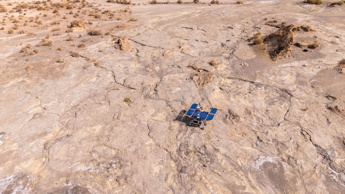 AirbusSpace's tweet photo. Is there evidence of ancient life on Mars? 🌌
To answer one of humanity's biggest questions, we must test for the extreme.
We are in the Tabernas desert in Spain with @esa conducting field trials for the Rosalind Franklin #ExoMars rover, built by #Airbus. 
The objective: train the scientists and mission operators while validating that the prototype rover executes every command with precision.🎯🔴
📍 Tabernas, Andalusia, Spain