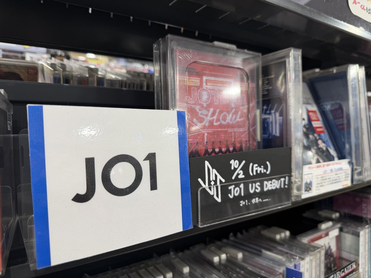 TOWER_Shinjuku's tweet photo. 【#JO1】        

＼㊗ 10/2 JO1全米デビュー！！！／

輸入盤のお取り扱いは当店ではございませんが…
JO1の素敵な音楽やパフォーマンスが
世界中に届きますように🌼応援しています🏁

#JO1USDebut #GoSoWild_JO1

@official_jo1 #JO1_ANIMAL #JO1_in_NorthAmerica https://t.co/N5SE4xdtNX