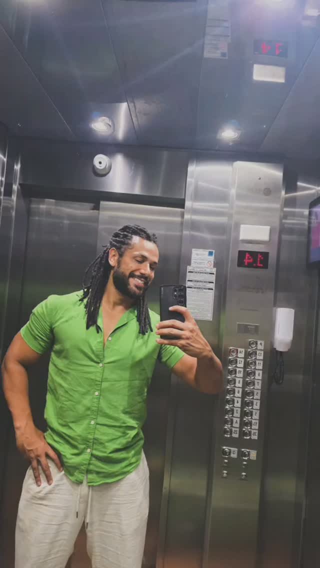 santanxmaury's tweet photo. bom dia! já votaram nesse gato no prêmio GLP4 hoje? 

bora bora https://t.co/dxp3hkdAdS https://t.co/wECT0QZPOM