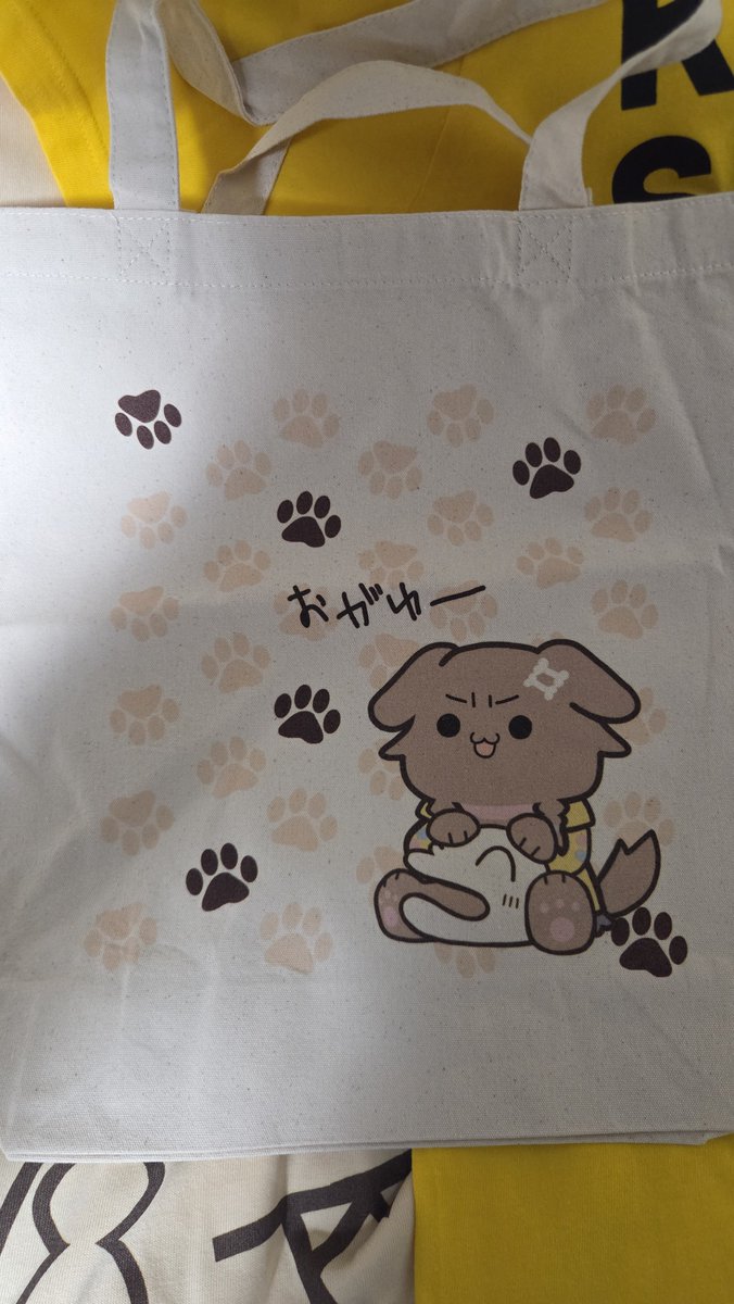 Re1_kuro's tweet photo. ちょうどころさんの誕生日にサークルOneCoursさんの毛玉ちゃんグッズがもろもろ届いてニッコニコ
かわいい…かわいすぎる…
なにかホロのイベントの時は間違いなく毛玉ちゃんTシャツ着て参戦すると思いますw
#OneCours https://t.co/eZtyh3lJkB