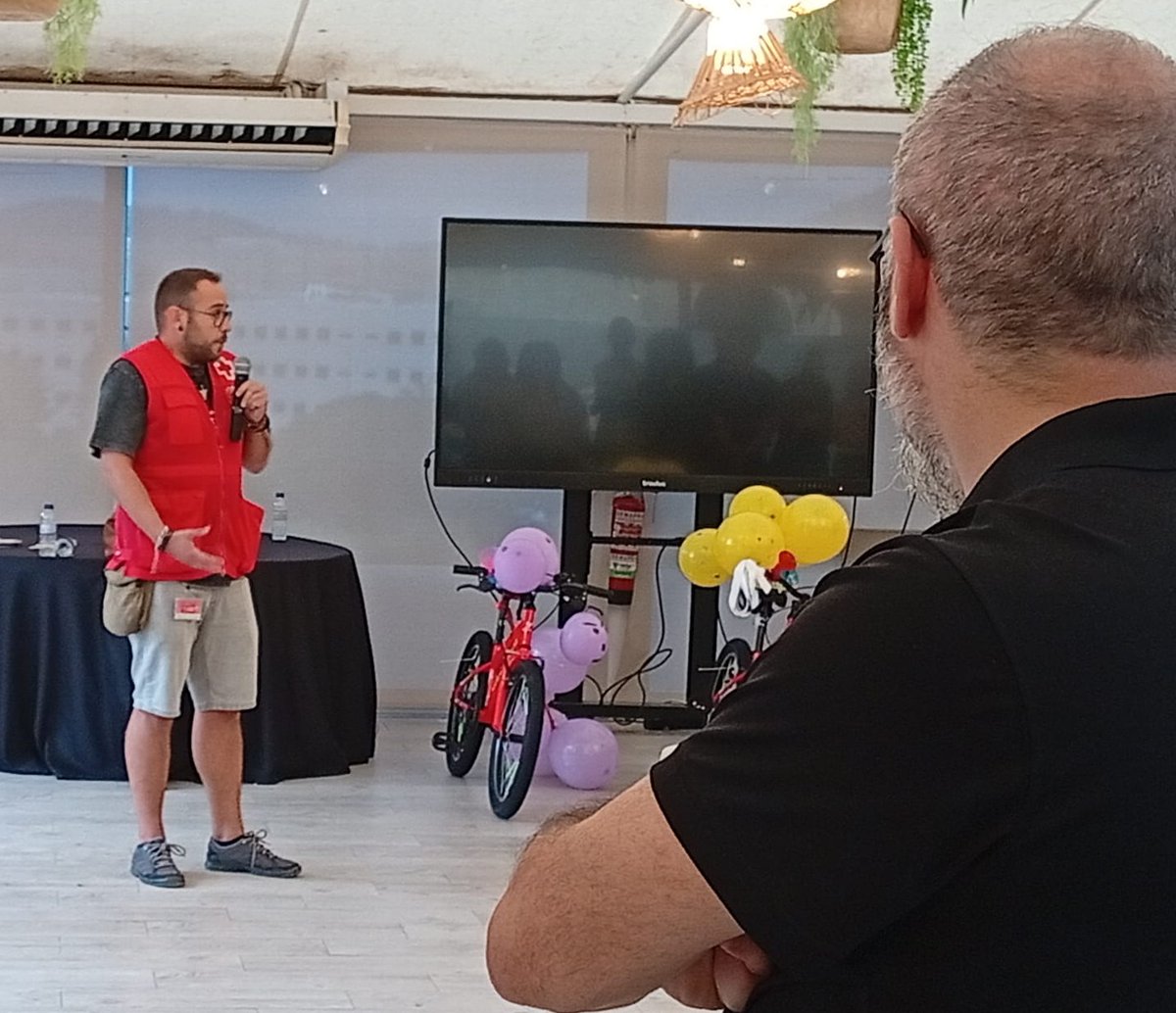CreuRojaStCugat's tweet photo. 🚲 Avui hem participat en un Charity Bike, una activitat de team building organitzada per Kaizen, en què els participants han construït bicicletes amb una finalitat solidària. Gràcies a aquesta iniciativa, les bicicletes resultants han estat donades a Creu Roja Sant Cugat. https://t.co/4At0O4jzKf