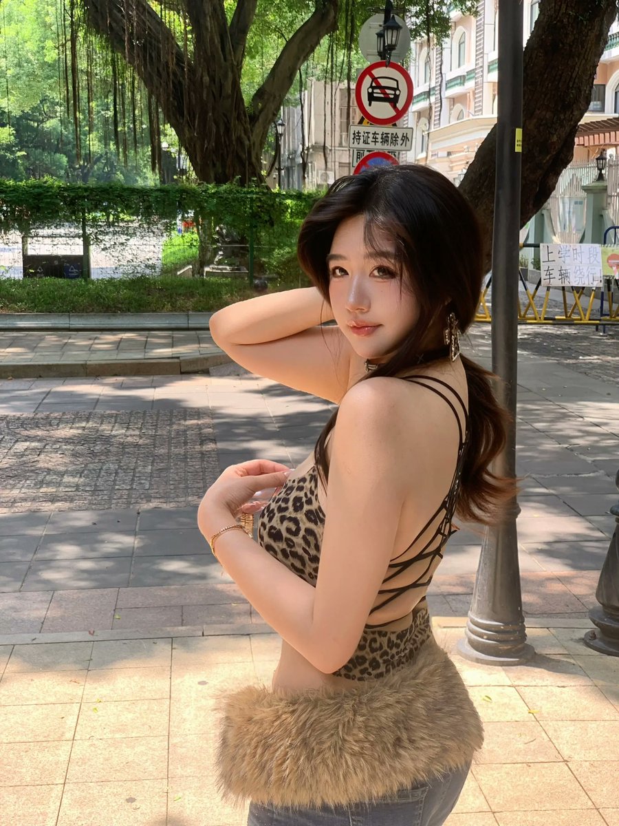zan9ro1's tweet photo. leopard print.#随拍look #街角ootd #松弛感拍���姿势 #御姐 #街拍 https://t.co/o1H4rVzXMu
