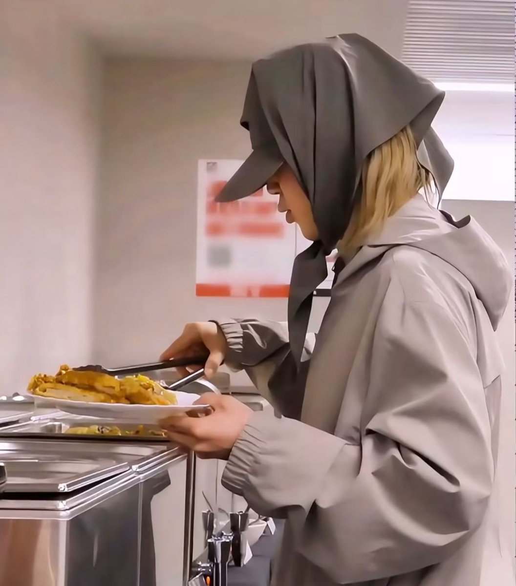 Jimin_Guatemala's tweet photo. Buen día!
¿Ya desayunaron Jimin lovers?🌞 Nuestro canche está sirviéndose y uno aquí, viendo la foto como si también nos fueran a pasar el plato😭💛

No quiero a nadie admirando al hombre con el estómago vacío 😂

#WelcomeToLATAMJimin
#JiminLATAMIsYourHome
#JiminBienvenidoALATAM https://t.co/QSHWfykb90