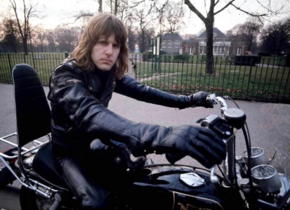 FilmsQuirky's tweet photo. #TakingABreakFromFilming  
Musician #KeithEmerson with his Norton motorcycle 🏍️  in London  (1973). https://t.co/sZJXwrlbvp