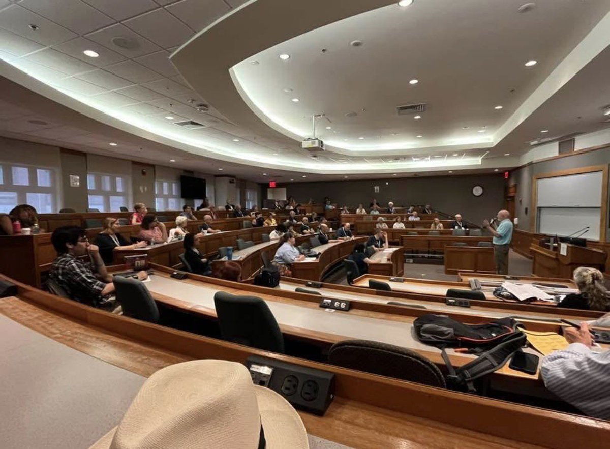 publius57's tweet photo. My talk at Suffolk University/History Camp. 

Presidents can choose to unite or divide; to appeal to our ‘better angels’ or appeal to our hatreds and fears. 

https://t.co/951NSlS1iN https://t.co/cZogfyaz54