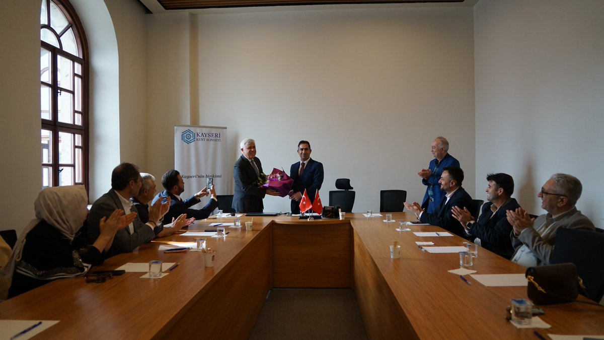 KentKonseyi38's tweet photo. Kayseri Kent Konseyi Başkanımız Doç. Dr. Mehmet Sena Kösedağ’ın başkanlığında, yeni dönemin ilk Çalışma Grubu Yönlendiricileri Toplantısı gerçekleştirildi.

https://t.co/h0fQCxr6Qb https://t.co/1RoRJDZuCs