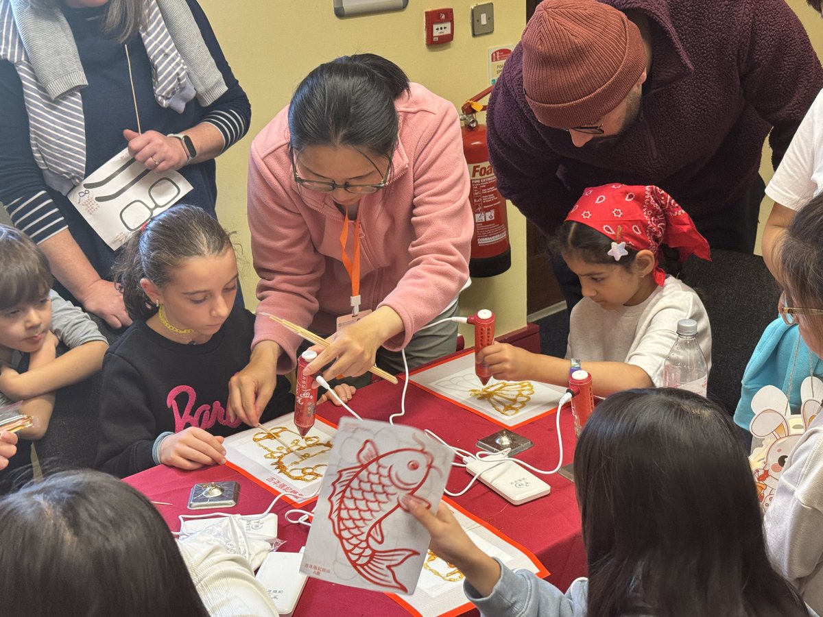 ConfuciusInst13's tweet photo. 🌕🏮 Thank you to everyone who joined our Mid-Autumn Festival celebration at Westside Library! From mooncakes and calligraphy to lantern making and Hanfu experiences, it was a fantastic day of culture, creativity and community. ✨🐇
#MidAutumnFestival #UniversityOfGalway https://t.co/UqwrCM5TIt