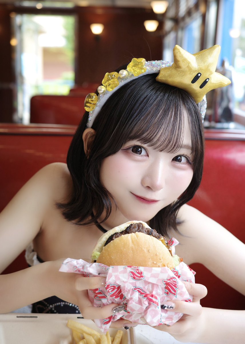 Saori_SwAl's tweet photo. いっぱい食べる子です 🍔♡ https://t.co/9gLtqaW8Iu