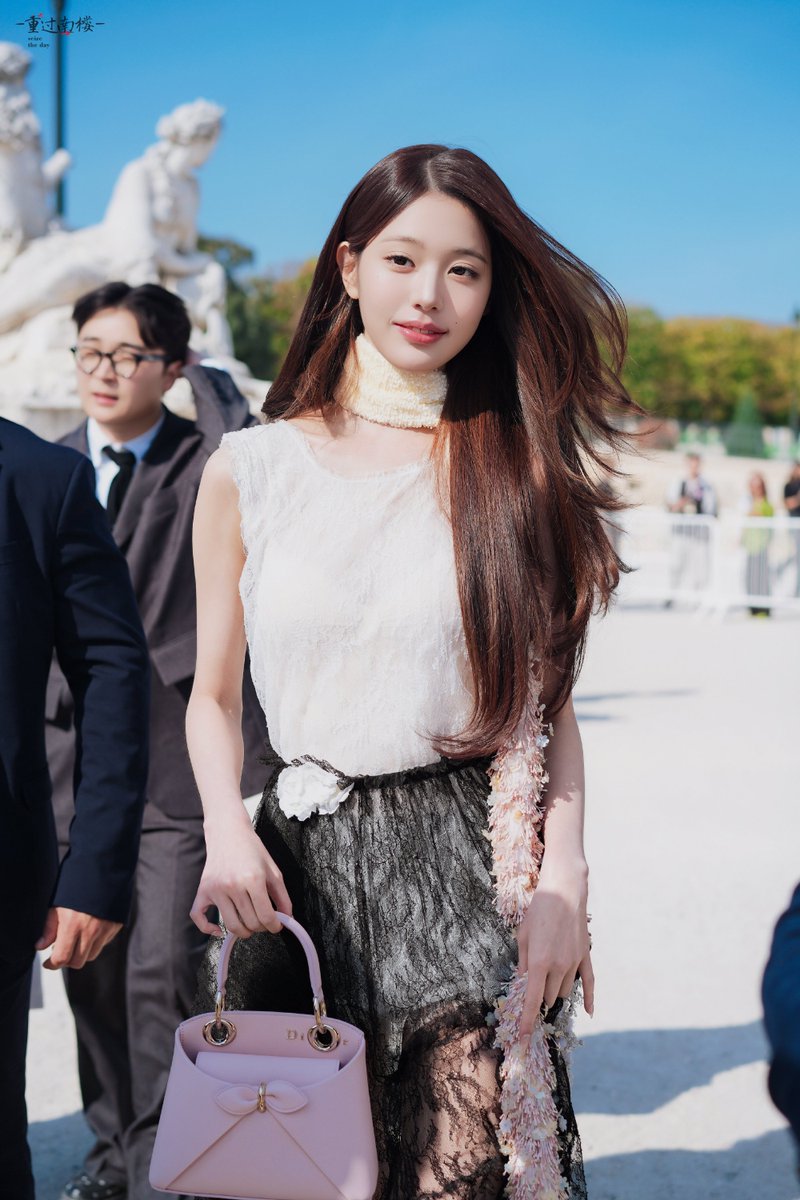 LVwy040831's tweet photo. Wonyoung’s Dior look is heavenly, every shot stuns the whole fashion world.

WONYOUNG IN DIOR
#WonyoungDiorSummer27
#JANGWONYOUNG
#WONYOUNG
#DiorSummer27 @Dior https://t.co/GJFOJxiDpq
