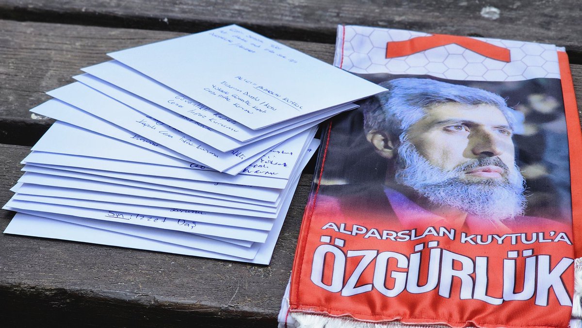 yakupsahinfh01's tweet photo. Mektuplar yazıldı. Kardeşlerimize gönderildi. 

Rabbimiz bu süreci kardeşlerimize kolaylaştırsın. https://t.co/DYJaz9yLmH