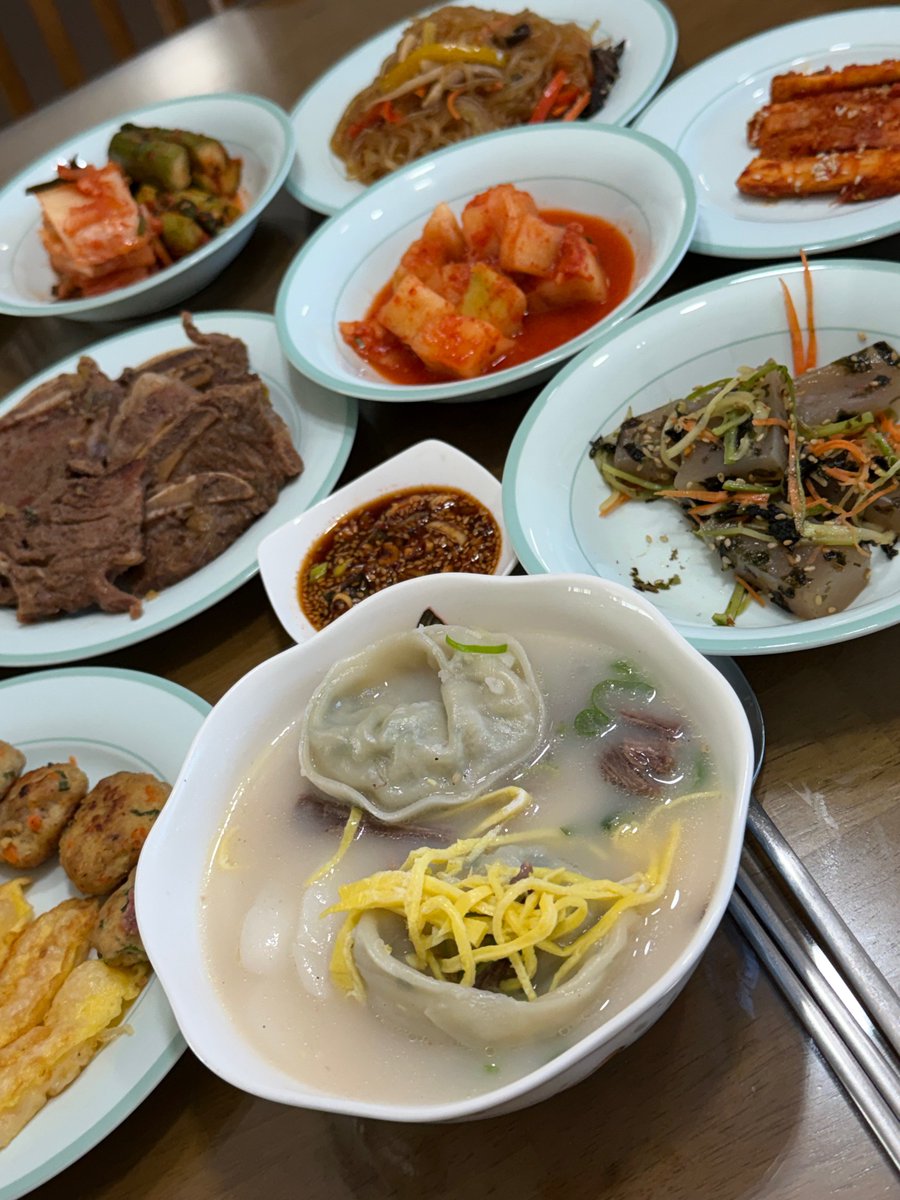 notyournoahs's tweet photo. ⠀ 

ㅤ✎「  #2GETHER47   」
⤹  💬  ；𝒇𝒓𝒐𝒎 𝗡𝗢𝗔𝗛 🐤

Today’s meal!😱
어디서부터 시작하지? My stomach is ready but my brain is genuinely short-circuiting trying to choose what to pick first😋🥢

( @OFCTWG @NATIONFFICIAL ) 

⠀ https://t.co/nw32IbGjS6