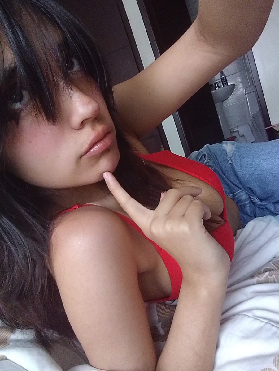 caper_die's tweet photo. Voy a salir a comprar algo pero hoy salgo en sosten me gusta que me vean las tetas y a mi hombre también jsjsjs que opinan? #nsfw #nalgonas #tetasyalgomás #sex https://t.co/gSqdtulaEJ