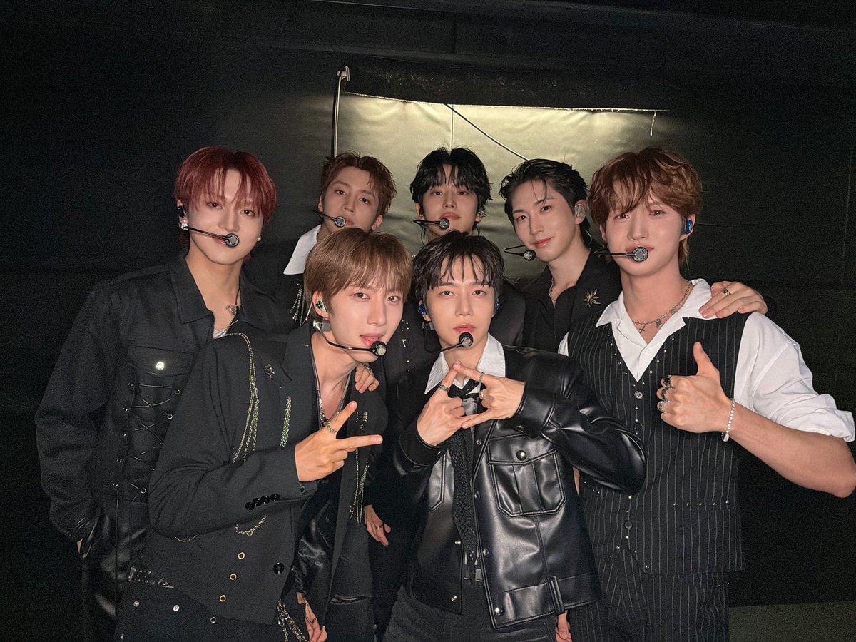 CUBE_PTG's tweet photo. [📸] 261001 @ PENTAGON 10th Anniversary Tour <101010> in Osaka 

유니버스 덕분에 <101010> 첫날 완벽하게 마무리💙
영원히 사랑하자! 항상 그 자리에 있어줘서 고마워요
우주 끝까지 함께 가자🪐

UNIVERSEのおかげで、<101010>の初日を最高の形で終えることができた💙
永遠に愛し合おう！ いつもそばにいてくれてありがとう
宇宙の果てまで一緒に行こう🪐

#펜타곤 #PENTAGON 
#PENTAGON_101010
#PENTAGON_10th_Anniversary