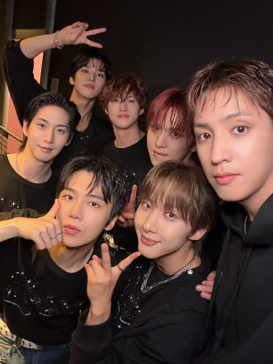 CUBE_PTG's tweet photo. [📸] 261001 @ PENTAGON 10th Anniversary Tour <101010> in Osaka 

유니버스 덕분에 <101010> 첫날 완벽하게 마무리💙
영원히 사랑하자! 항상 그 자리에 있어줘서 고마워요
우주 끝까지 함께 가자🪐

UNIVERSEのおかげで、<101010>の初日を最高の形で終えることができた💙
永遠に愛し合おう！ いつもそばにいてくれてありがとう
宇宙の果てまで一緒に行こう🪐

#펜타곤 #PENTAGON 
#PENTAGON_101010
#PENTAGON_10th_Anniversary
