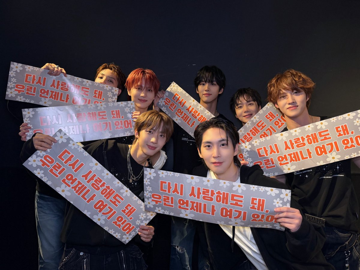 CUBE_PTG's tweet photo. [📸] 261001 @ PENTAGON 10th Anniversary Tour <101010> in Osaka 

유니버스 덕분에 <101010> 첫날 완벽하게 마무리💙
영원히 사랑하자! 항상 그 자리에 있어줘서 고마워요
우주 끝까지 함께 가자🪐

UNIVERSEのおかげで、<101010>の初日を最高の形で終えることができた💙
永遠に愛し合おう！ いつもそばにいてくれてありがとう
宇宙の果てまで一緒に行こう🪐

#펜타곤 #PENTAGON 
#PENTAGON_101010
#PENTAGON_10th_Anniversary