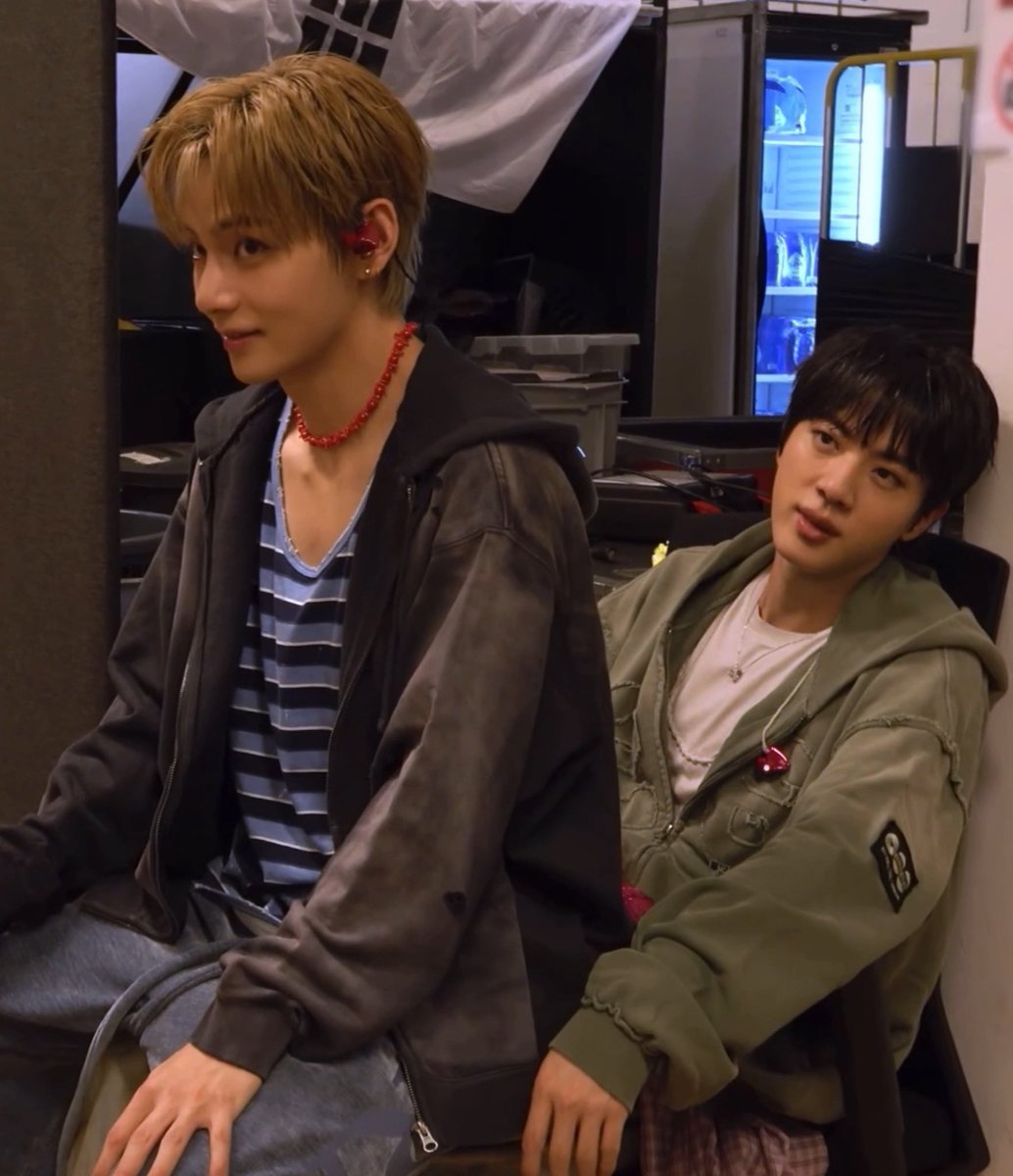 nongtaepics's tweet photo. nong tae is so cheeky and bothersome ꉂ(˵˃ ᗜ ˂˵) https://t.co/EtaLUw9dos