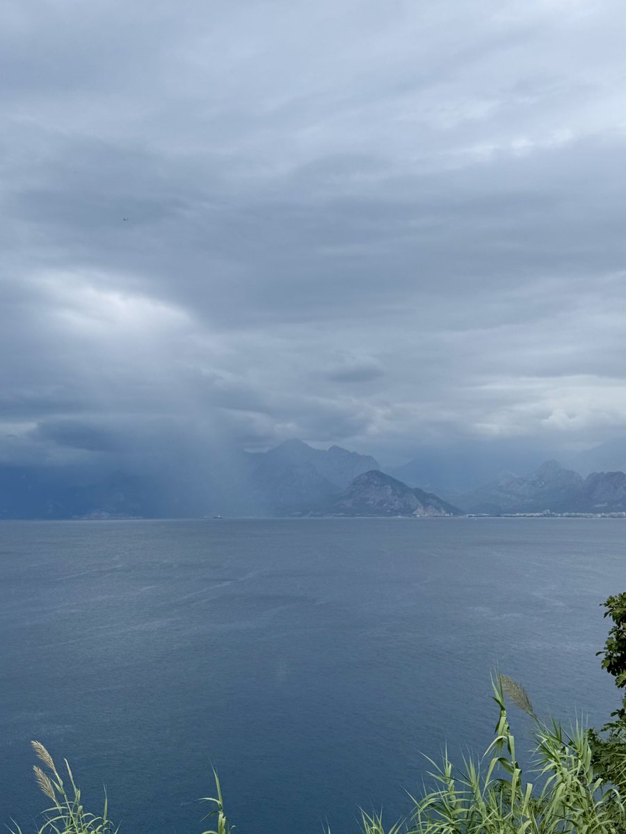 dissatanrapci's tweet photo. ben cennetteyim.. ya siz ? 🌊 #Antalya https://t.co/wXDKTU0uHy