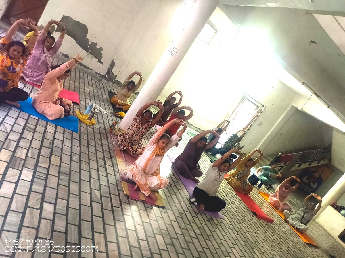 cmdypatiala's tweet photo. Victoria public school patran, patiala 
Time 5:35-6:35pm

@cmdiyogshala
@BhagwantMann
@AAPbalbir
@YogaAmreshJha
@KamleshMSU
@PbGovtIndia
#cmdiyogshala
#freeyogaclasses
#GovernmentofPunjab https://t.co/fArmBjcTUO