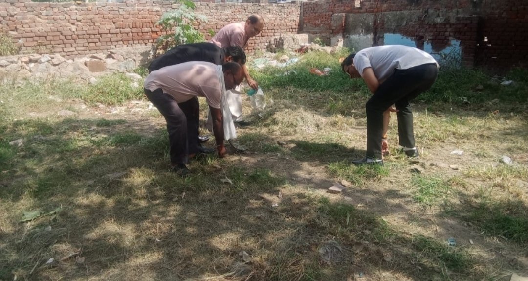 Divy_Jayaswal's tweet photo. सेवा संकल्प अभियान के स्वच्छता अभियान भाजपा कार्यकर्ताओं के साथ.... https://t.co/sm2NMma0dH