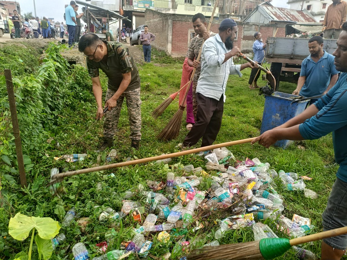 71BNCRPF's tweet photo. Swachhata Hi Seva Campaign 2026
D/71 Coy conducted the “Swachhata Hi Seva Campaign 2026” under the theme “Ek Din, Ek Ghanta, Ek Saath” at Kwakta Sports Ground BPR Manipur
#SHS2026
#SwachhataHiSeva2026
#MNSector
#Digrangeccpur
#SwachhBharatGov
#SwachhBharat
#MoHUA_India
#MoJSDDWS https://t.co/XuisEKhd5v