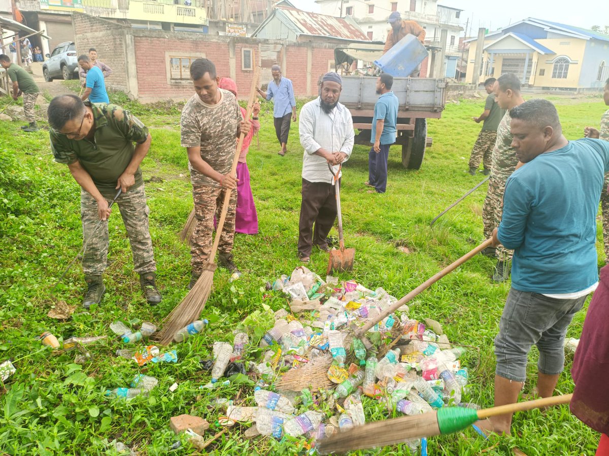 71BNCRPF's tweet photo. Swachhata Hi Seva Campaign 2026
D/71 Coy conducted the “Swachhata Hi Seva Campaign 2026” under the theme “Ek Din, Ek Ghanta, Ek Saath” at Kwakta Sports Ground BPR Manipur
#SHS2026
#SwachhataHiSeva2026
#MNSector
#Digrangeccpur
#SwachhBharatGov
#SwachhBharat
#MoHUA_India
#MoJSDDWS https://t.co/XuisEKhd5v