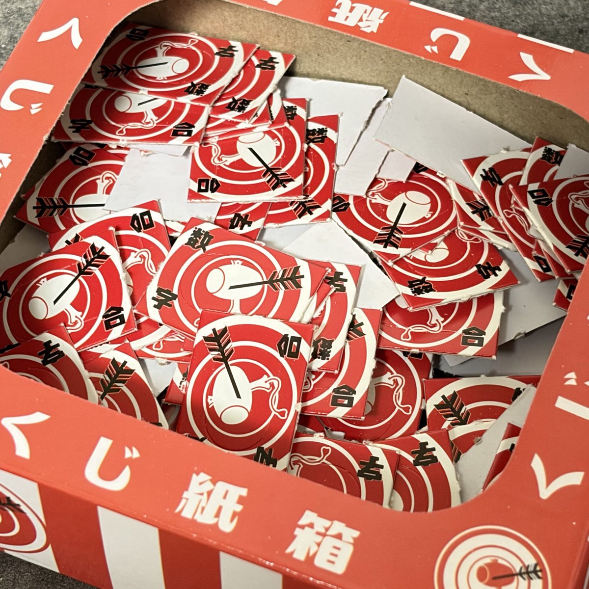 festival5night's tweet photo. サブカル魂に出店するにあたって何か楽しんでもらえること何かなー？とくじを用意しました！
1回500円！はずれなしで必ず500円以上のものが当たります🎯

食品サンプルって結構お値段するのですが💦
欲しいけど高いな…と思ってた方にうってつけです！
 
#サブカル魂
#食品サンプル https://t.co/LkwqdfBv49