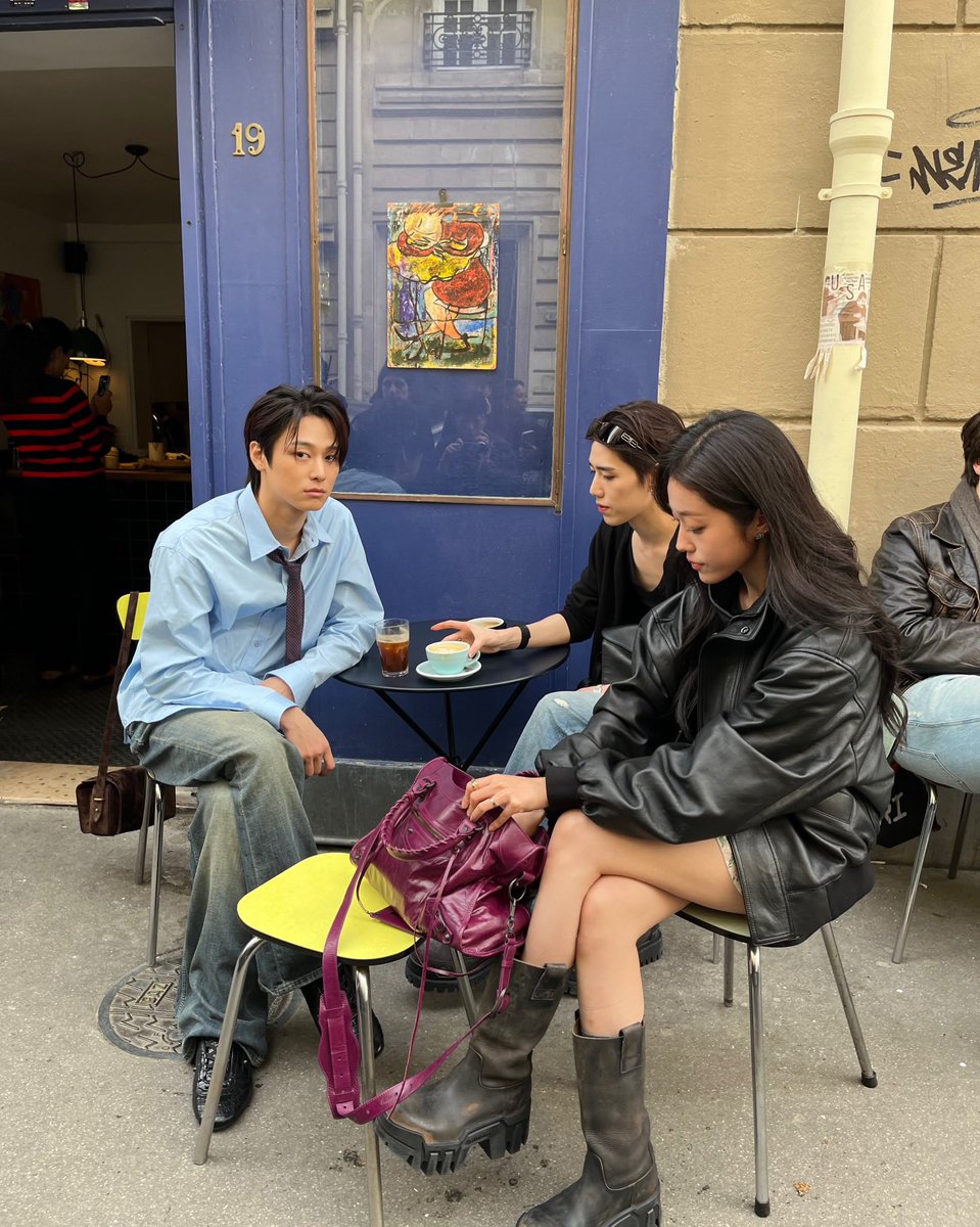 wildingberry's tweet photo. that one gaggy popular friend group https://t.co/kY3Sz7qwMK