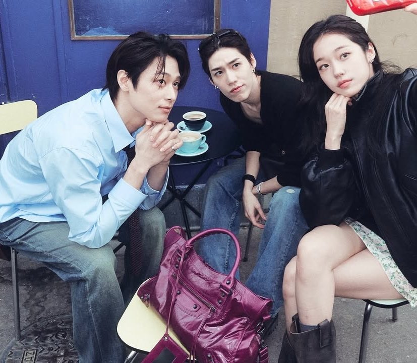 wildingberry's tweet photo. that one gaggy popular friend group https://t.co/kY3Sz7qwMK