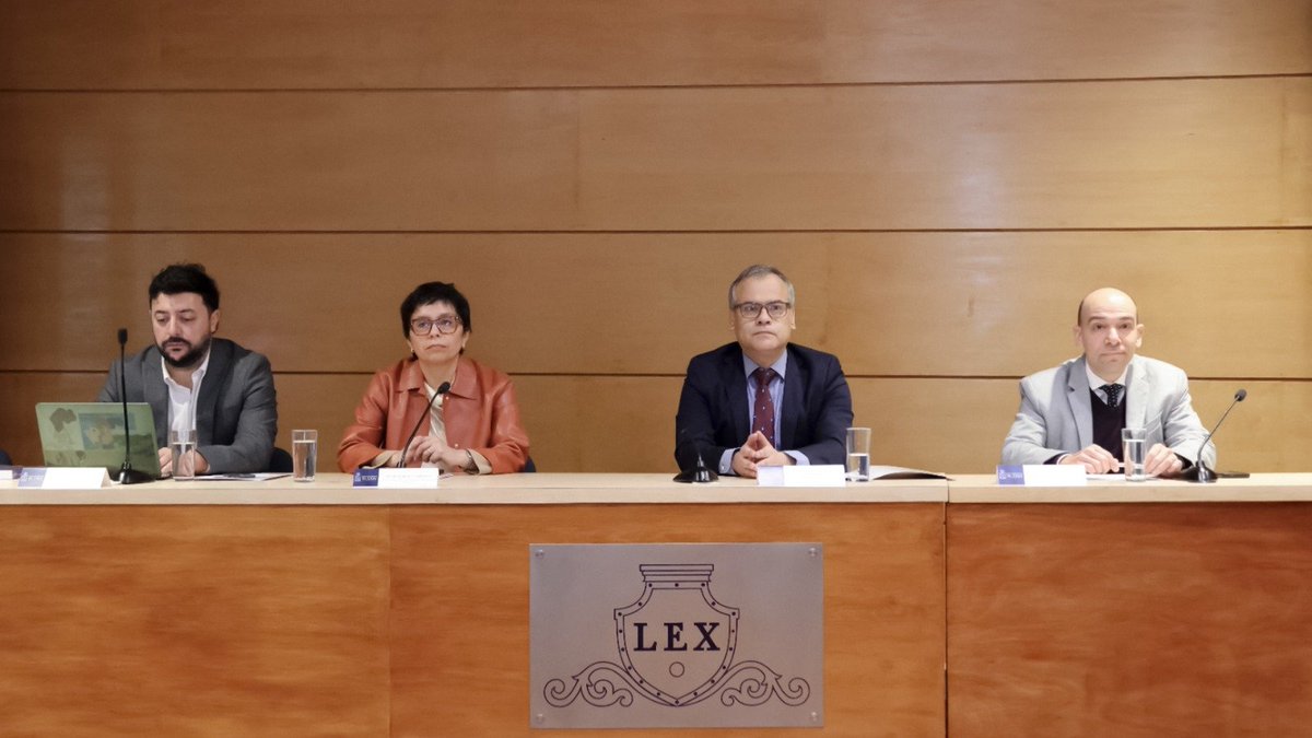derechouchile's tweet photo. Les invitamos en a seguir las VI Jornadas del Régimen Jurídico de las Aguas donde se analizarán, entre otros, gobernanza sobre su uso y experiencias comparadas, institucionalidad y garantías del derecho al agua, la crisis climática y desafíos regulatorios https://t.co/n35CSq6cS1 https://t.co/a9SKlmXbgd