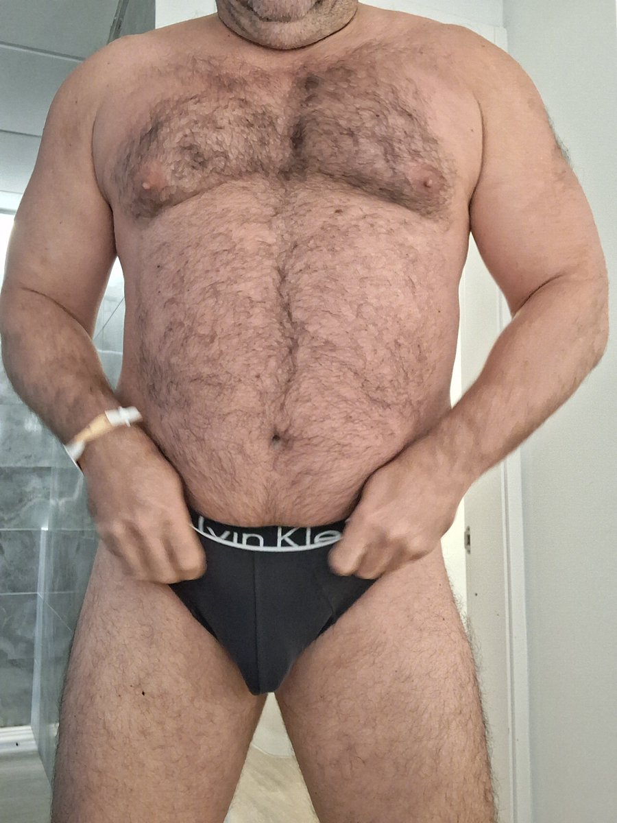 DaddyMorbo's tweet photo. PREPARANDOME.PARA IR A DISFRUTAR LA.PISCINA Y A LOS MACHOS https://t.co/9IxCBy2wP5