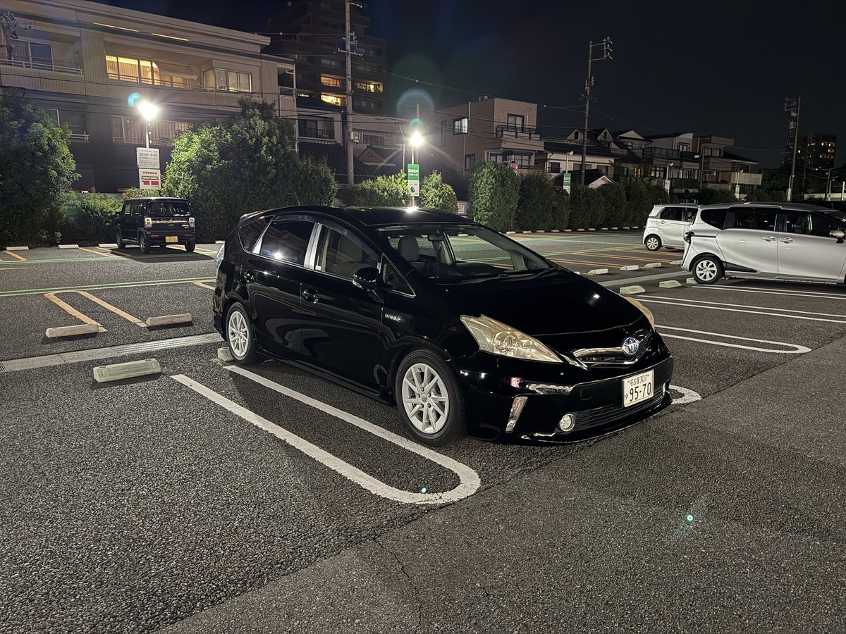 fukufuk6363's tweet photo. 5億年ぶりくらいに洗車した

この距離だと綺麗に見えるね

結構くすんできたんだけどな🙄🙄 https://t.co/43vfQcG3sM