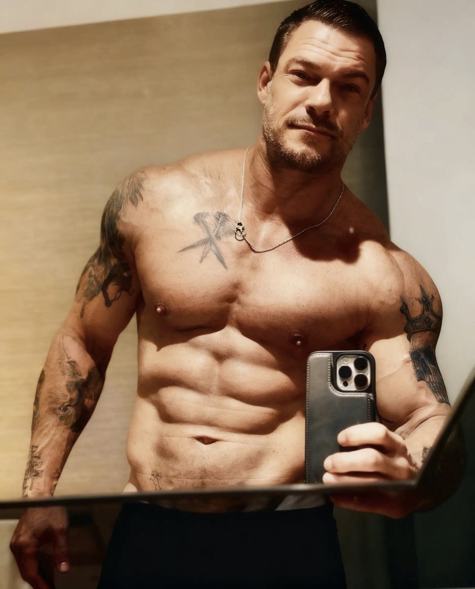 alanritchsonhq's tweet photo. https://t.co/OEWUT4lXSG