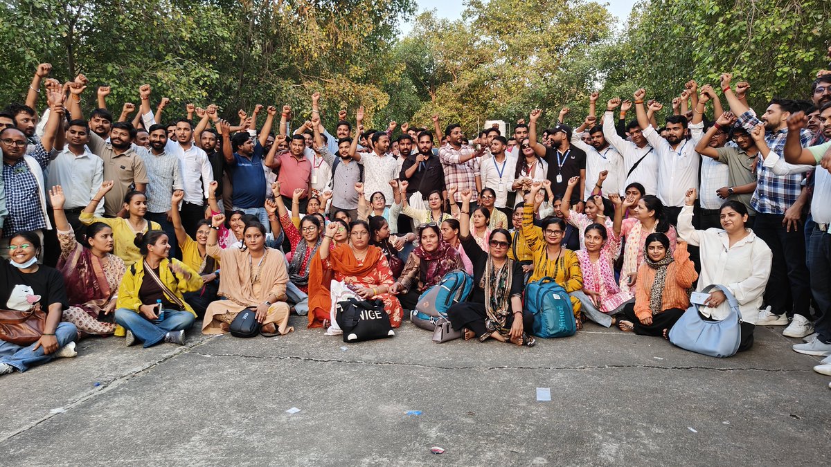 DevToma91442321's tweet photo. पिछले 4 दिनों से 18,000 CHOs ईको गार्डन, लखनऊ में उम्मीद लगाए बैठे हैं—माननीय मुख्यमंत्री जी हमारी आवाज़ सुनें और कैडर निर्माण, नियमितीकरण सहित 6 सूत्रीय जायज़ मांगों पर सकारात्मक निर्णय लें

@myogiadityanath @PMOIndia @JPNadda  @UPGovt @nhm_up @UpNhm

#RegularizeCHOs #Permanent https://t.co/qcTWosa182