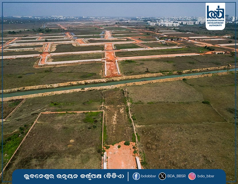 BDA_BBSR's tweet photo. #BDA VC Chanchal Rana today chaired a meeting to finalise the boundary wall for TP Schemes No. 11, 12 & 13, covering parts of Shyamsundarpur, Daruthenga, Bhusauni, Jujhagarh, Pathargadia, Raghunathpur & Raghunathpur Jali mouzas. Senior BDA officials were also present.
#TPScheme https://t.co/QvD0WEofLz