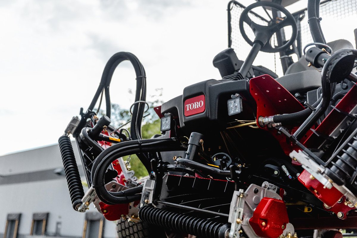 TurfEquip's tweet photo. Blades that never cut corners. #Toro https://t.co/60Q6n3x7RF