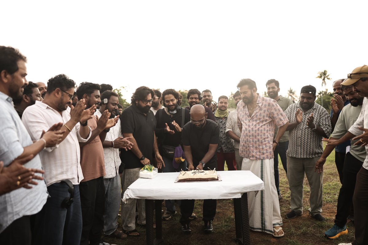 MKampanyOffl's tweet photo. Celebrating the man behind the lens! 🎥❤️

A special birthday celebration for Our DOP Jimshi Khalid on the sets of #Mela. Here’s to capturing many more beautiful frames and creating magic through the lens. ✨

Happy Birthday, Jimshi! 🎂❤️

#Mammootty #MammoottyKampany #NithishSahadev #JimshiKhalid