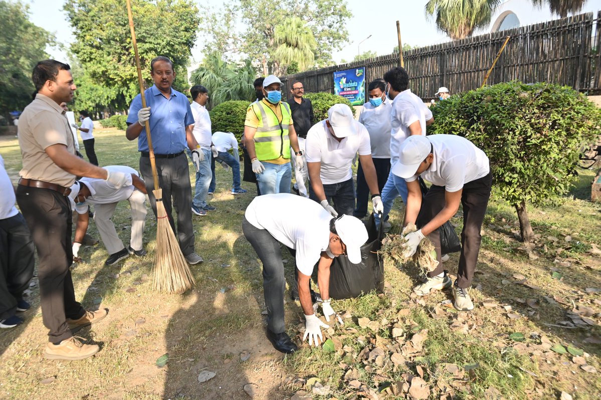 Pharmadept's tweet photo. The one-hour cleanliness drive (Shramdaan), led by Secretary, Shri Manoj Joshi along with Senior officers and employees of the Department of Pharmaceuticals, reinforced the Department’s commitment to institutionalising cleanliness practices, fostering a culture of hygiene and ensuring a clean and healthy workplace. The initiative also underscored the importance of active Jan Bhagidari in advancing the vision of Swachh Bharat, Viksit Bharat.

#SwachhataHiSeva2026 #SHS2026 #Swachhta_Abhiyan #DoP #pharmaceuticals