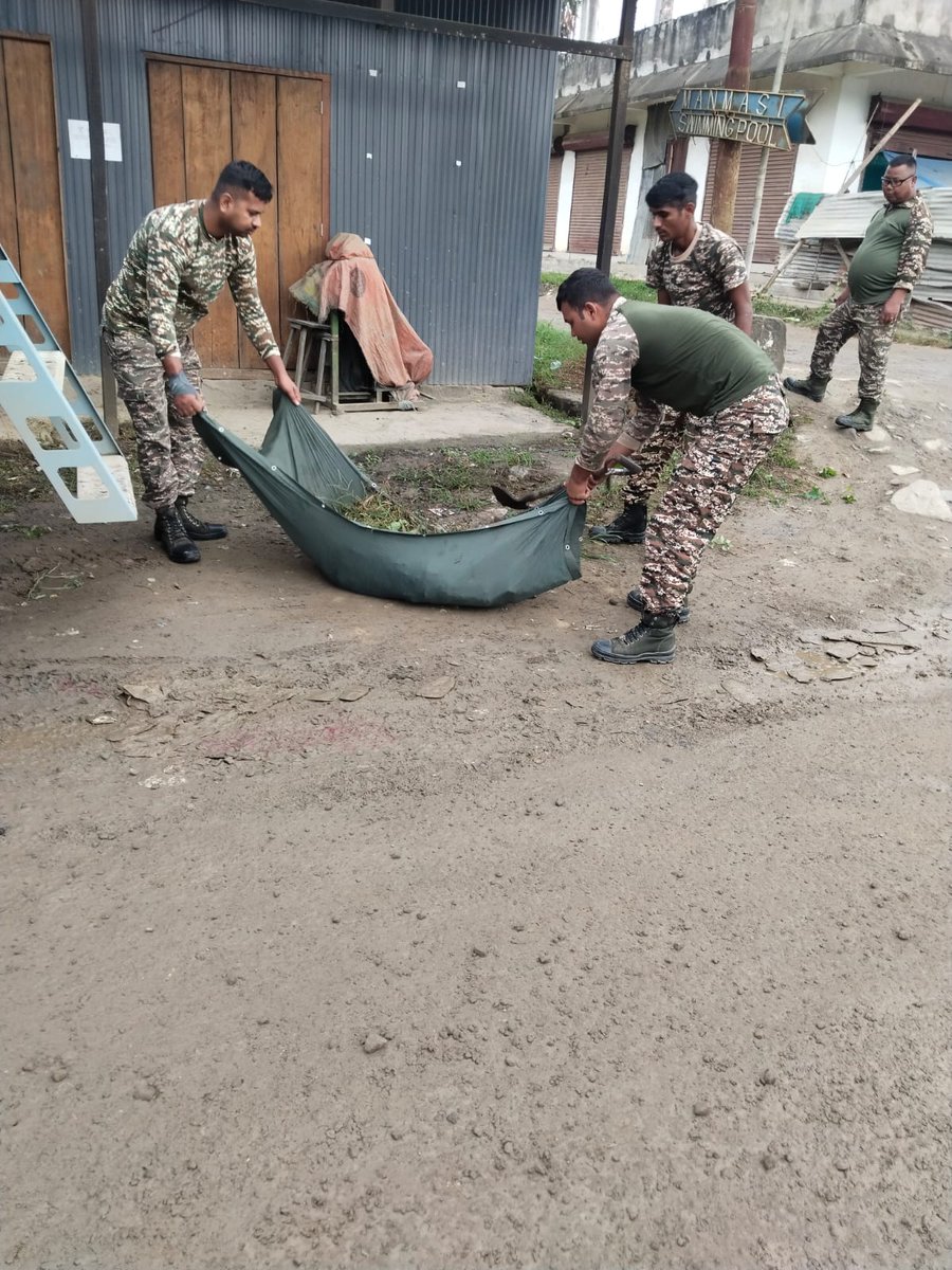 71BNCRPF's tweet photo. Swachhata Hi Seva Campaign 2026
G/71 Coy conducted the “Swachhata Hi Seva Campaign 2026” under the theme “Ek Din, Ek Ghanta, Ek Saath” at Torbung area.
#SHS2026
#SwachhataHiSeva2026
#MNSector
#Digrangeccpur
#SwachhBharatGov
#SwachhBharat
#MoHUA_India
#MoJSDDWS https://t.co/9iwNtgBnXf