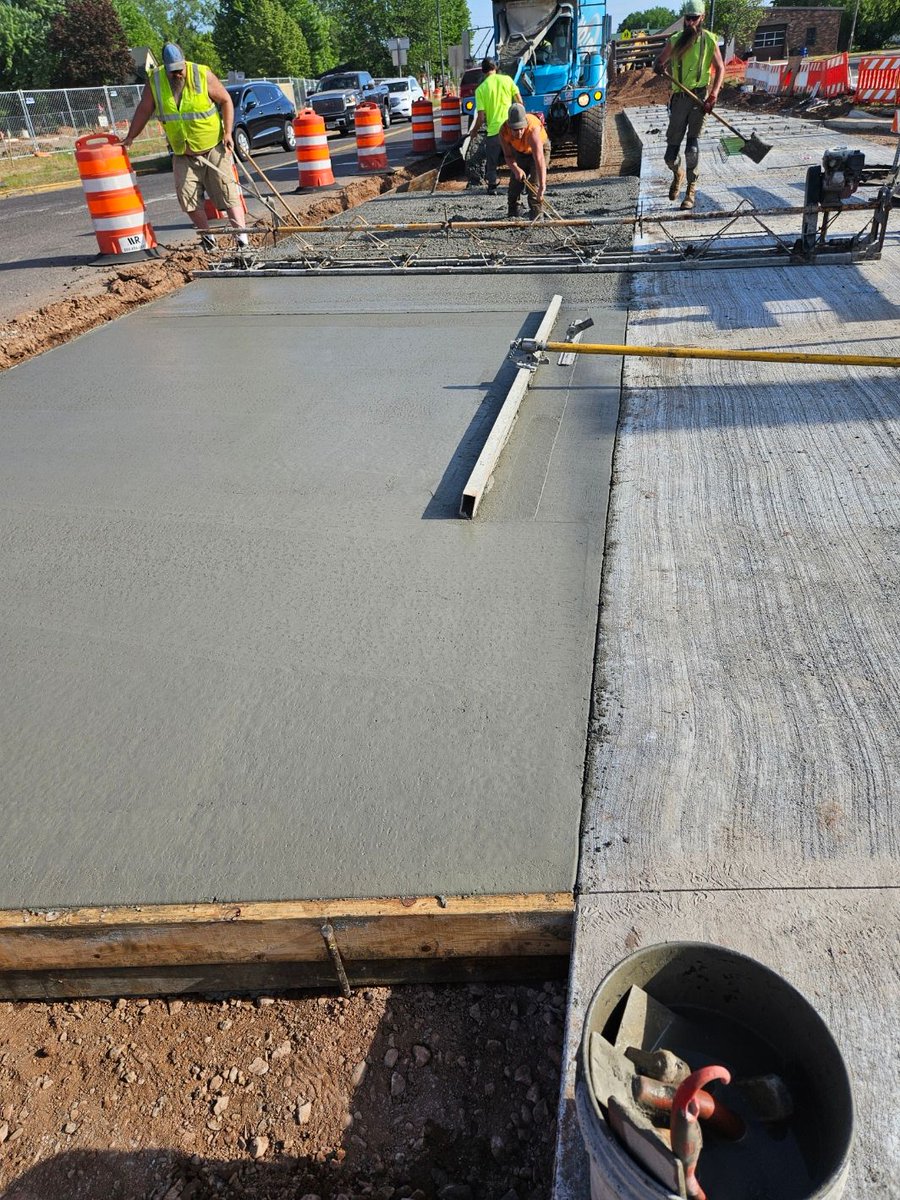 WisconsinDOT's tweet photo. A project is nearing completion on WIS 35 in Siren to improve safety. Crews are replacing the pavement on WIS 35 from Lanquist Street to Southshore Drive and resurfacing the road from Southshore to WIS 70. The project is scheduled for completion in mid-October. #WorkingForYou https://t.co/Q05Tmzj7wu