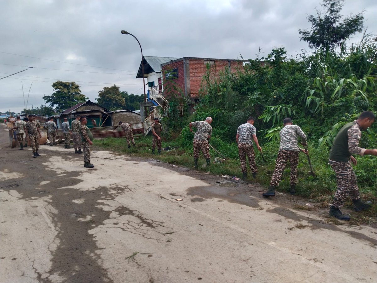 71BNCRPF's tweet photo. Swachhata Hi Seva Campaign 2026
G/71 Coy conducted the “Swachhata Hi Seva Campaign 2026” under the theme “Ek Din, Ek Ghanta, Ek Saath” at Torbung area.
#SHS2026
#SwachhataHiSeva2026
#MNSector
#Digrangeccpur
#SwachhBharatGov
#SwachhBharat
#MoHUA_India
#MoJSDDWS https://t.co/9iwNtgBnXf