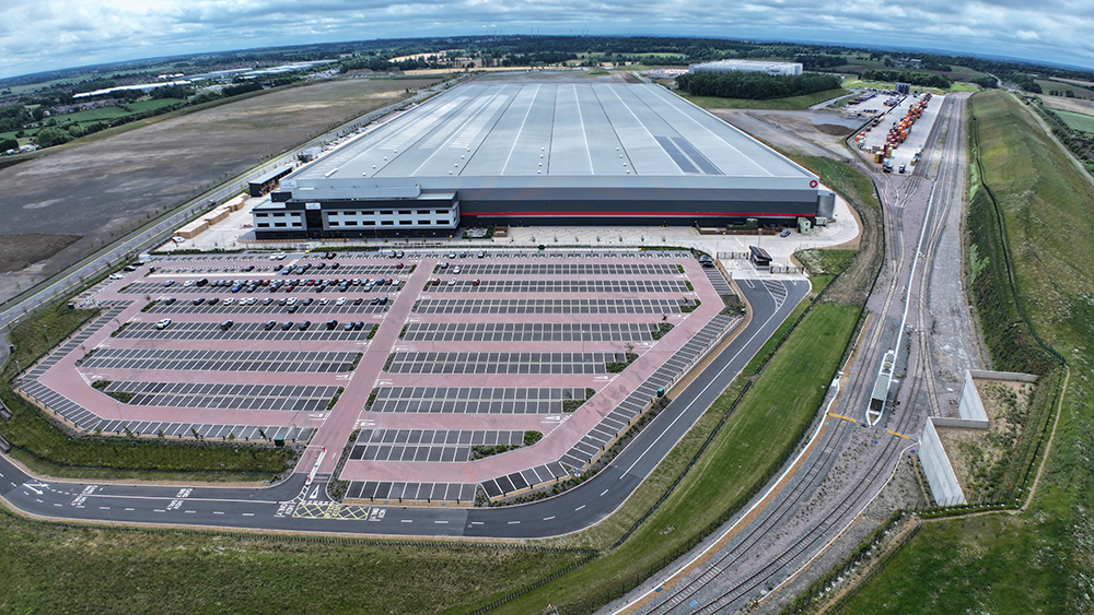 Comm_Motor's tweet photo. Yusen Logistics has officially opened its new 1.2 million sq ft Sustainable Distribution Centre (SDC) in Northampton. READ MORE … https://t.co/XfAcrBQTql

#CommercialMotor https://t.co/FxPHx40kJ4