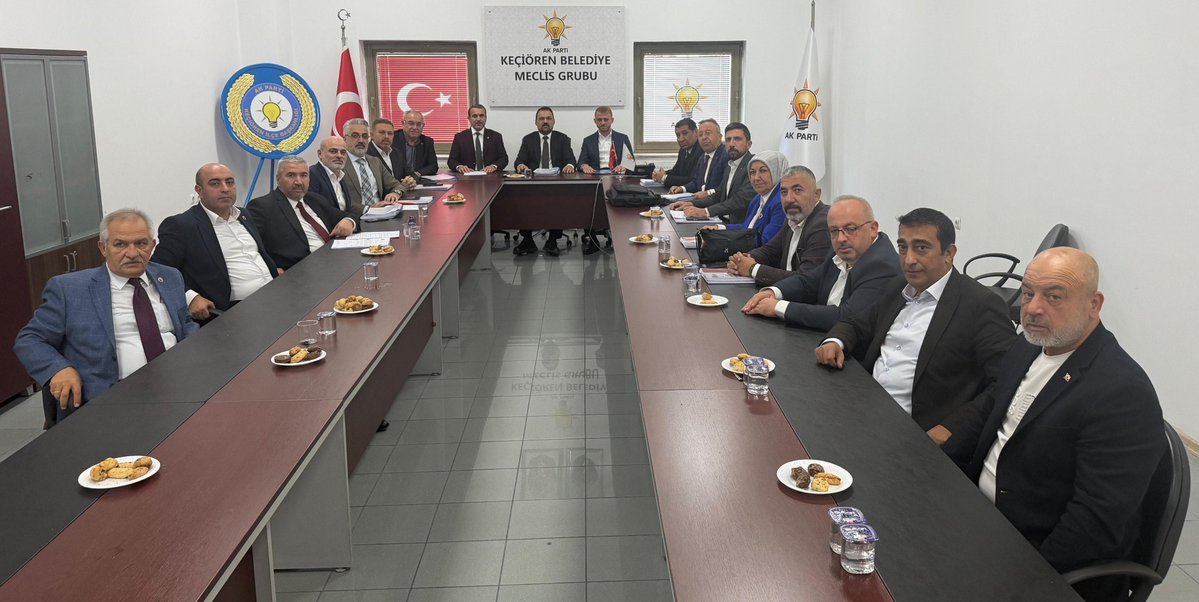 AkKeciorenResmi's tweet photo. 📍Keçiören Belediyesi

İl Yerel Yönetimler Birim Başkan Yardımcımız Cafer Alagöz'ün Katılımlarıyla;
Yerel Yönetimlerden Sorumlu İlçe Başkan Yardımcımız Ömer Bahadır Atakan, Belediye Grup Başkanvekilimiz Halit Tuğcu ve Belediye Meclis Üyelerimiz ile birlikte; Ekim ayı Grup toplantımızı gerçekleştirdik.

Alınan kararlar hayırlara vesile olsun.

@RTErdogan
@hakanhanozcan
@erhansarigol
@AlagozCafer
@AkpartiAnkara
@omerfarukislam